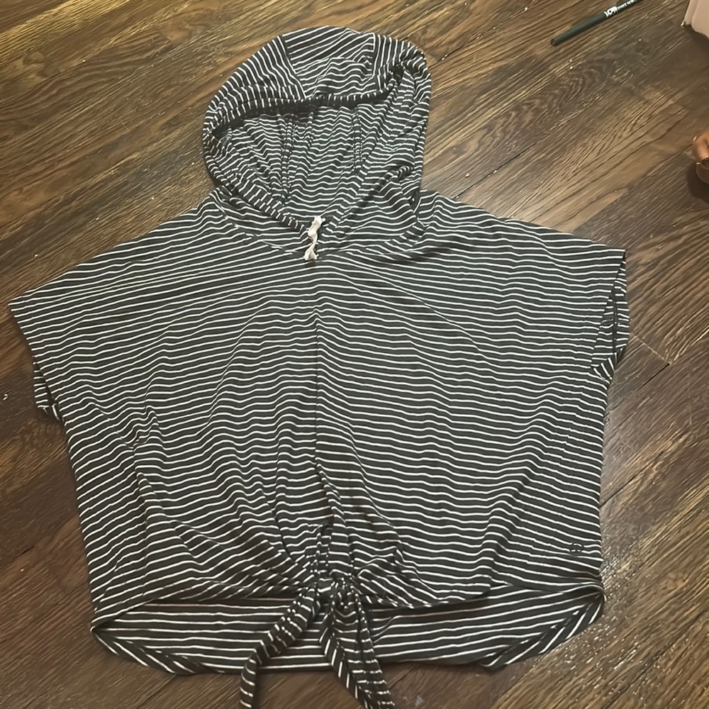 Black and white striped lululemon top, new condition no longer sold, rare